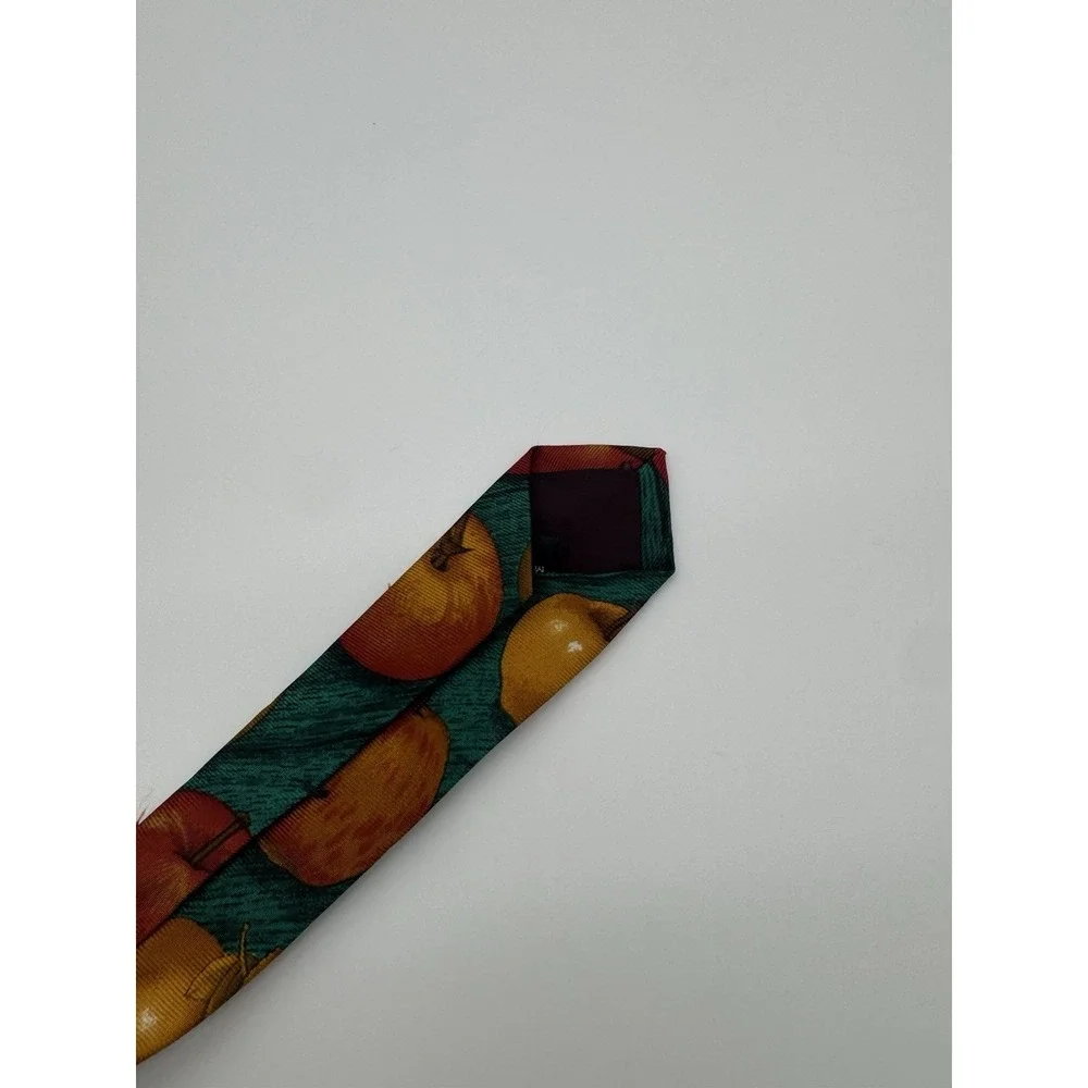 Structure tie green